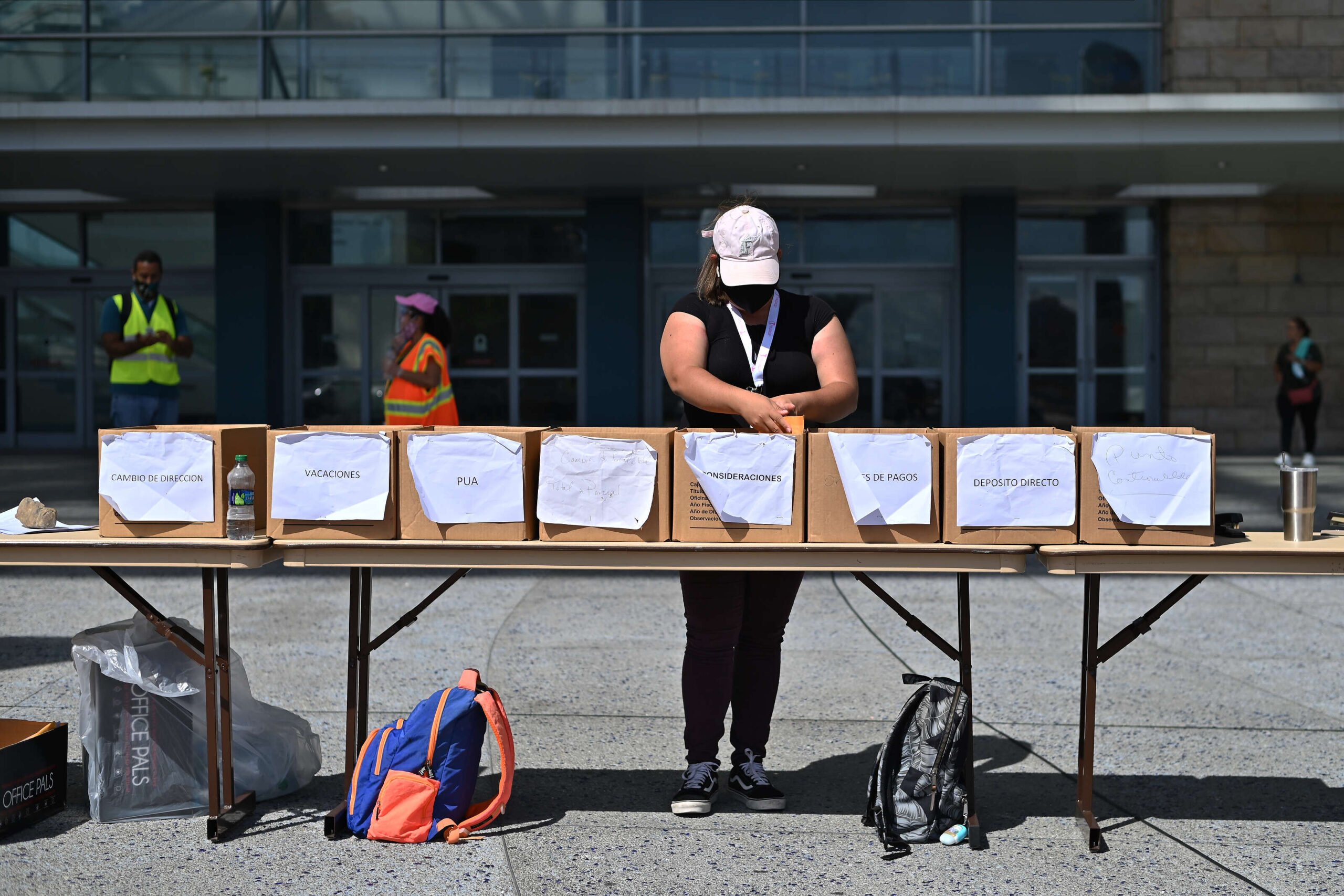 Corre con calma el servicarro del desempleo tras incidentes en la fila