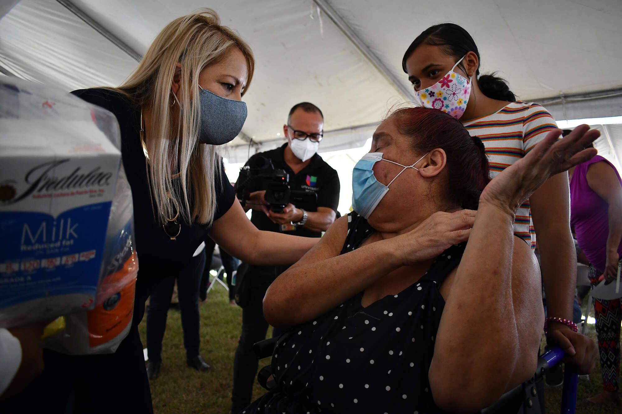 Esperan horas por la Gobernadora para entregar suministros en Canóvanas