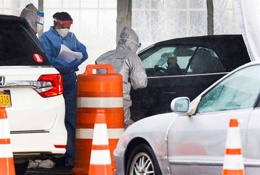 Cinco muertes y más de 300 hospitalizados por COVID-19