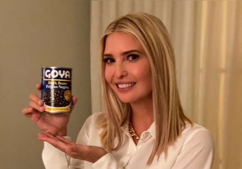 Ivanka Trump echa leña al fuego al posar con lata de habichuelas Goya