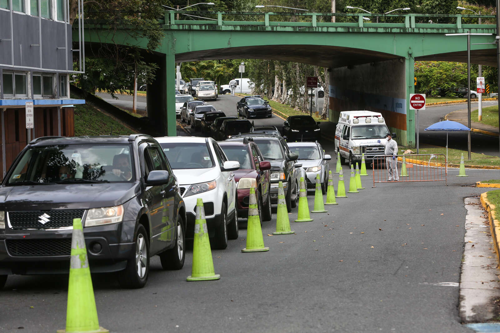 Así se veía hoy el servicarro de pruebas COVID-19 en Río Piedras