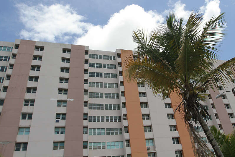 Gobernadora firma la nueva Ley de Condominios