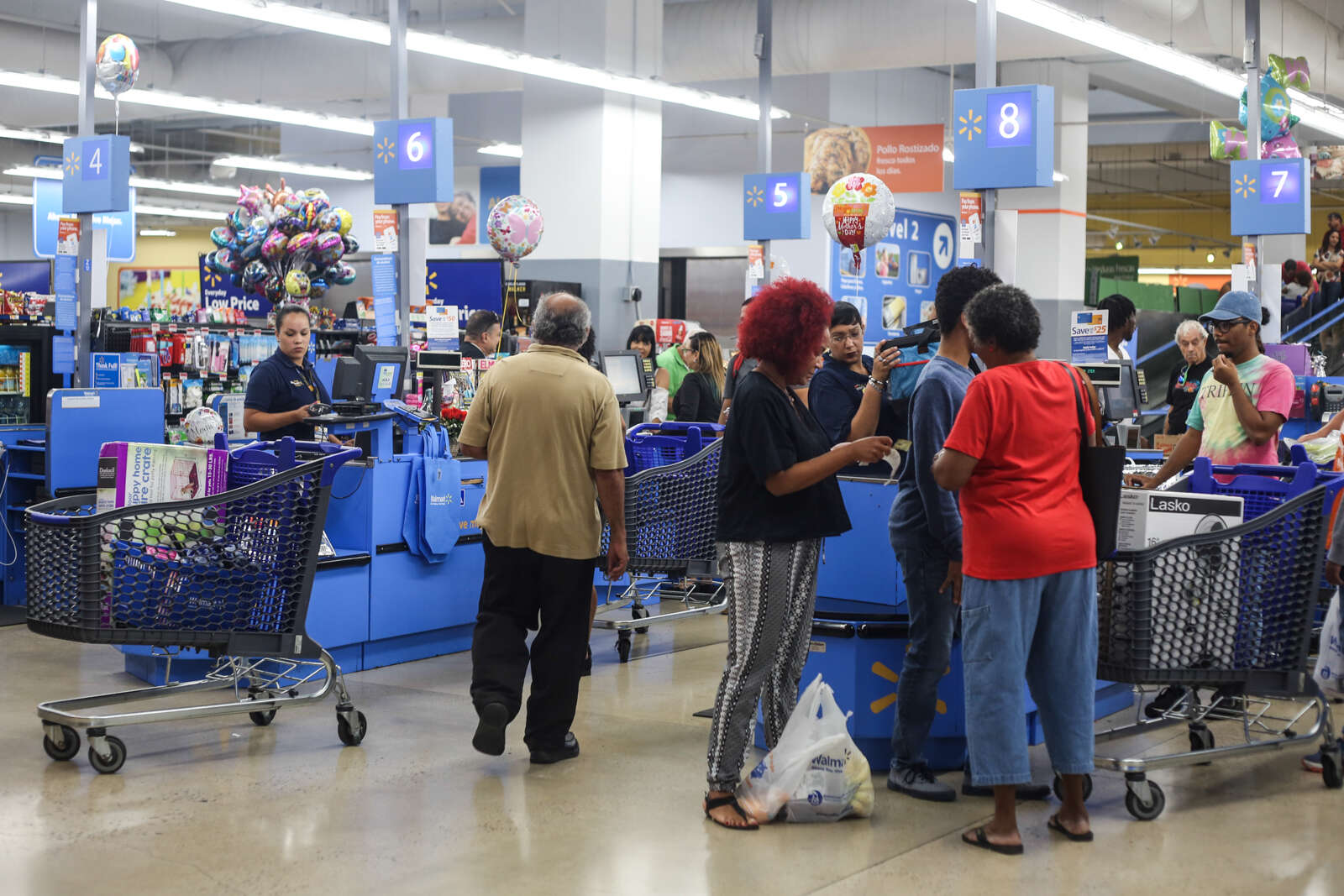 Comercios que se quedaron sin vender por toque de queda demandan a megatiendas