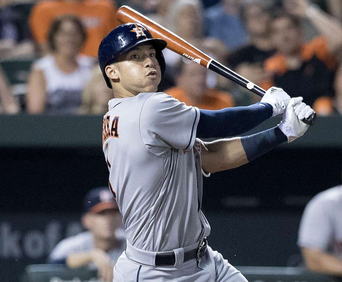 Cuadrangular de Carlos Correa lleva a los Astros a la Serie Divisional
