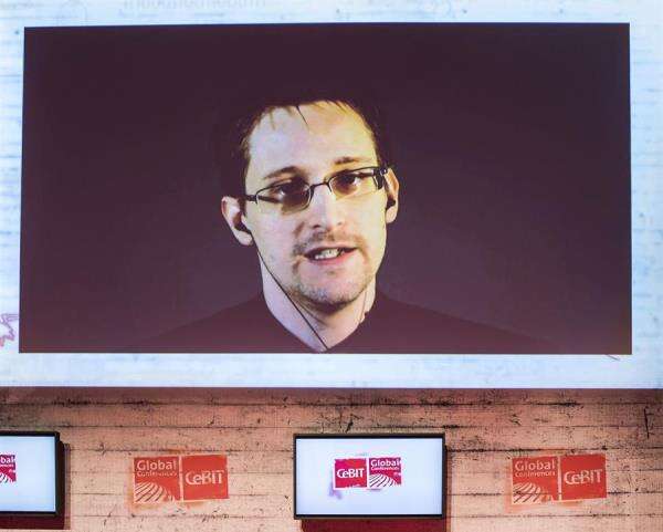 Rusia otorga el permiso de residencia permanente a Snowden