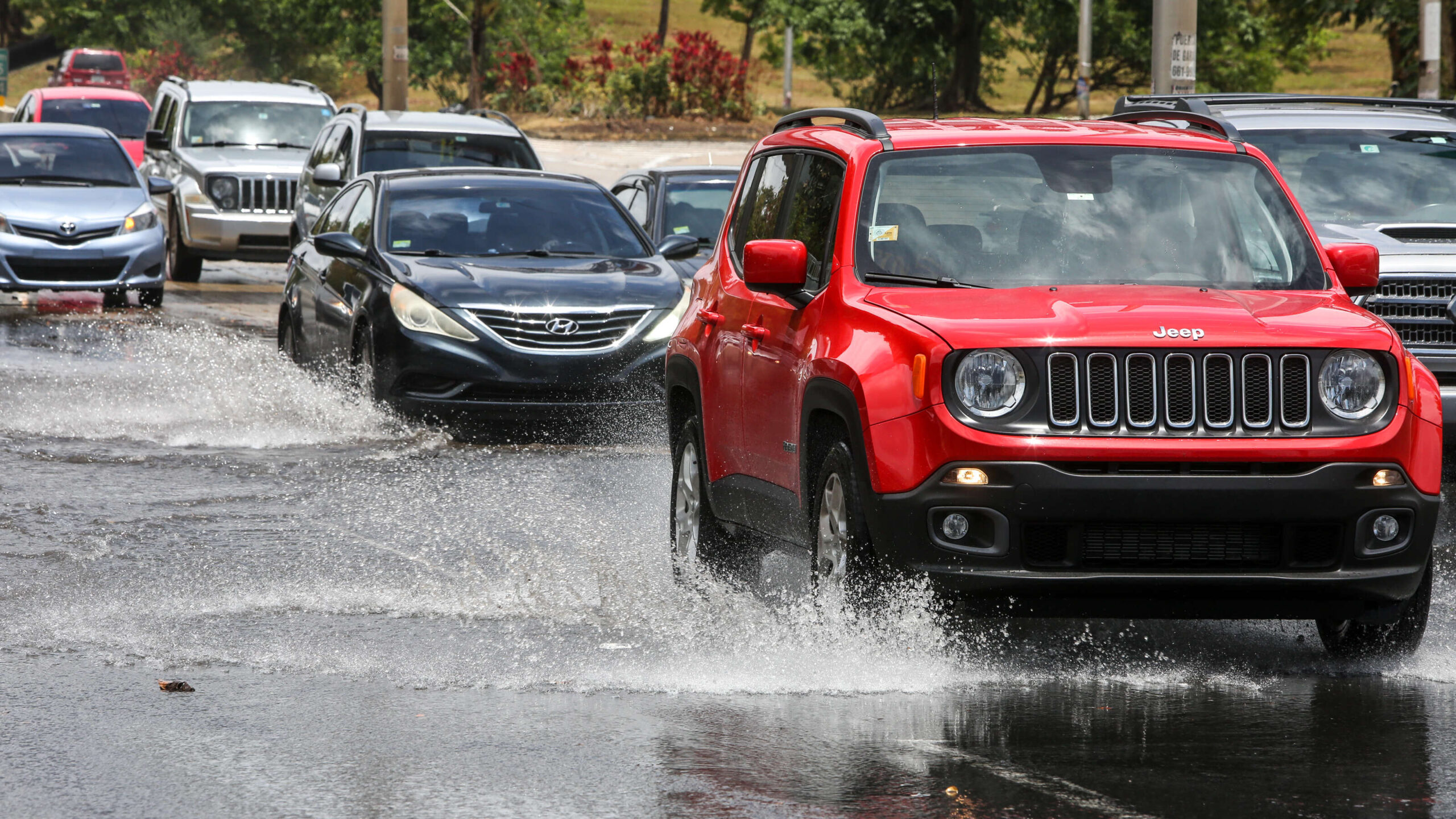 Advierten sobre tránsito mojado en muchas carreteras
