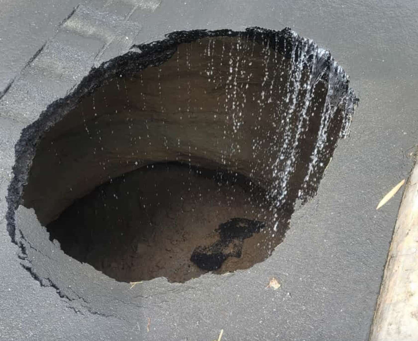 Alertan sobre «cráter» en carretera de Humacao