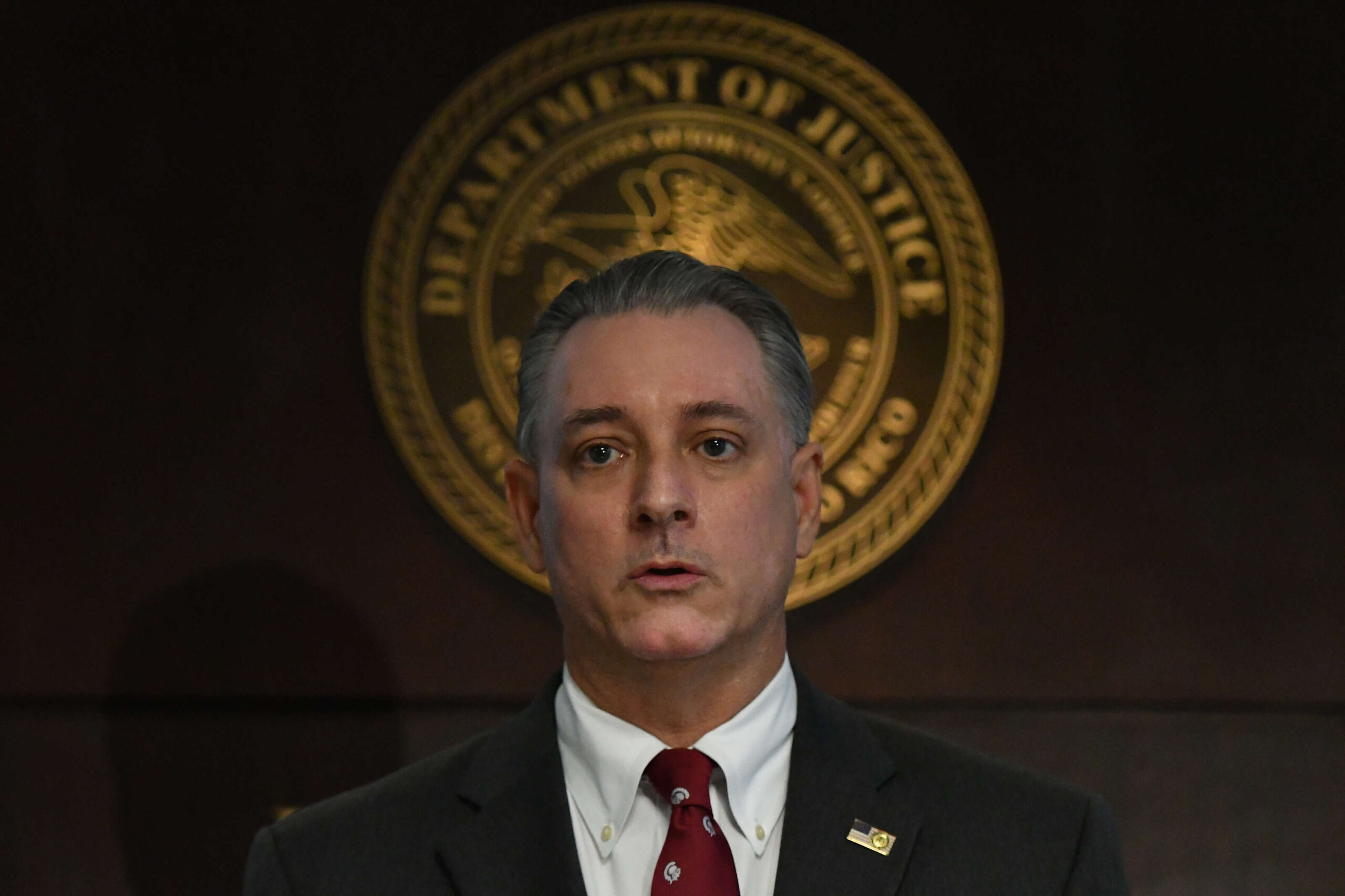 Arrestan y acusan a cuatro por posesión y distribución de pornografía infantil