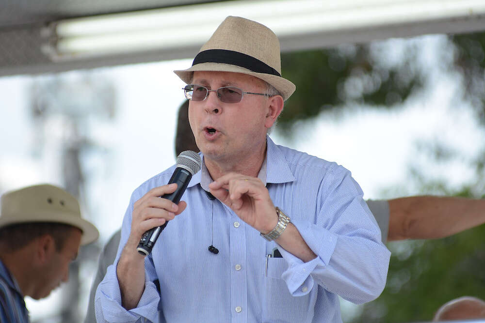 César Vázquez llama »Santa Claus» a Aníbal Acevedo Vilá