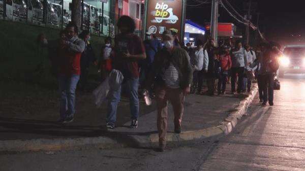 Dos caravanas de hondureños salen hacia EE.UU. tras el paso de Eta e Iota