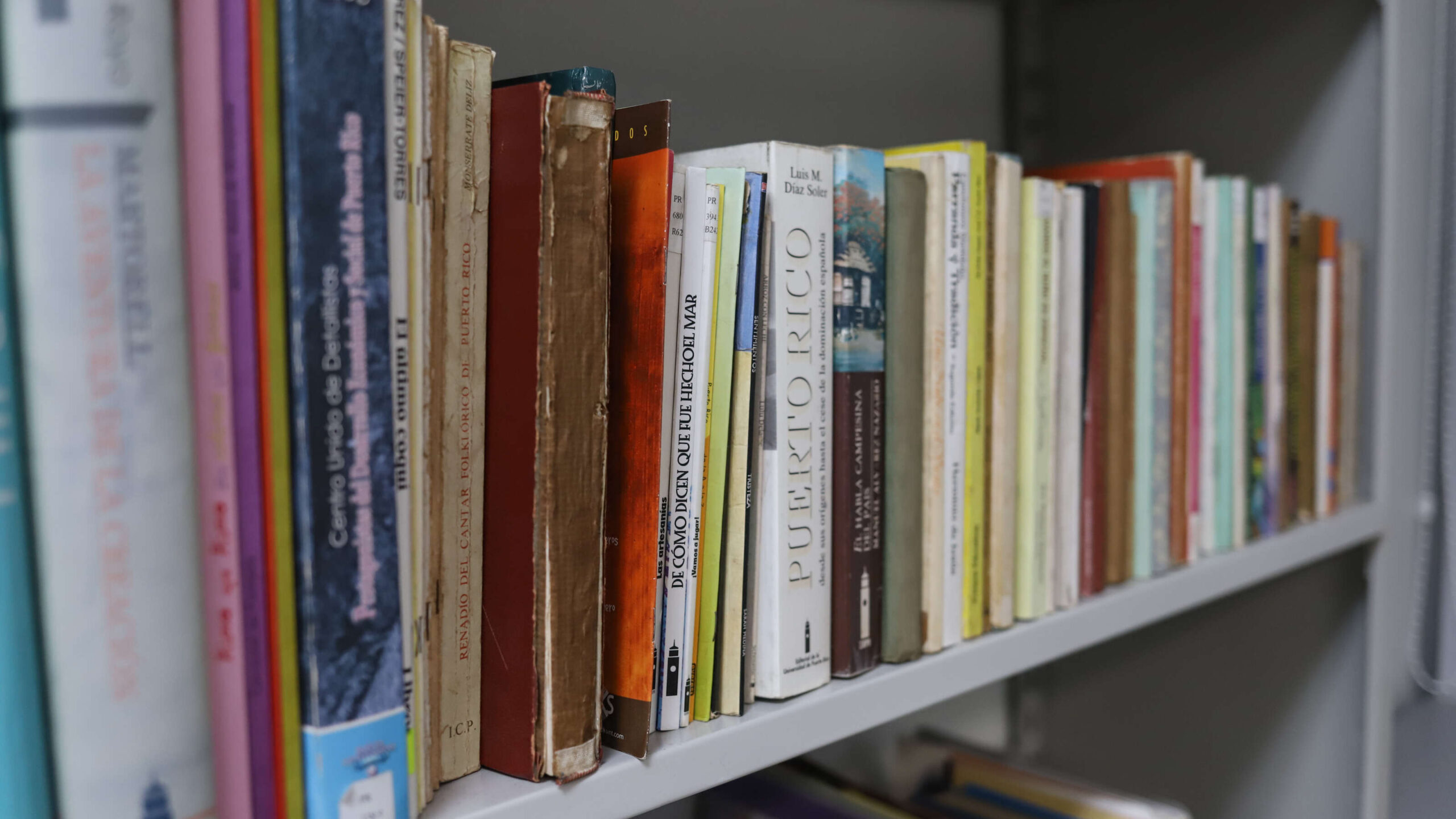 Contralora revela que Educación dispuso de libros sin cumplir con el reglamento de ASG