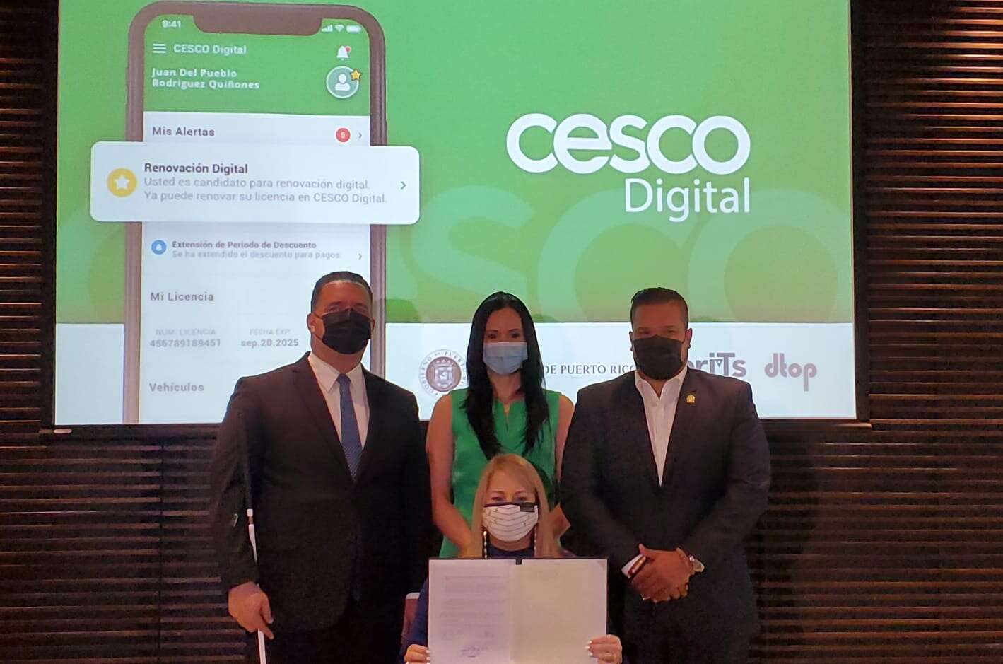 DTOP estrena línea telefónica para que personas sin Internet puedan sacar las citas de CESCO