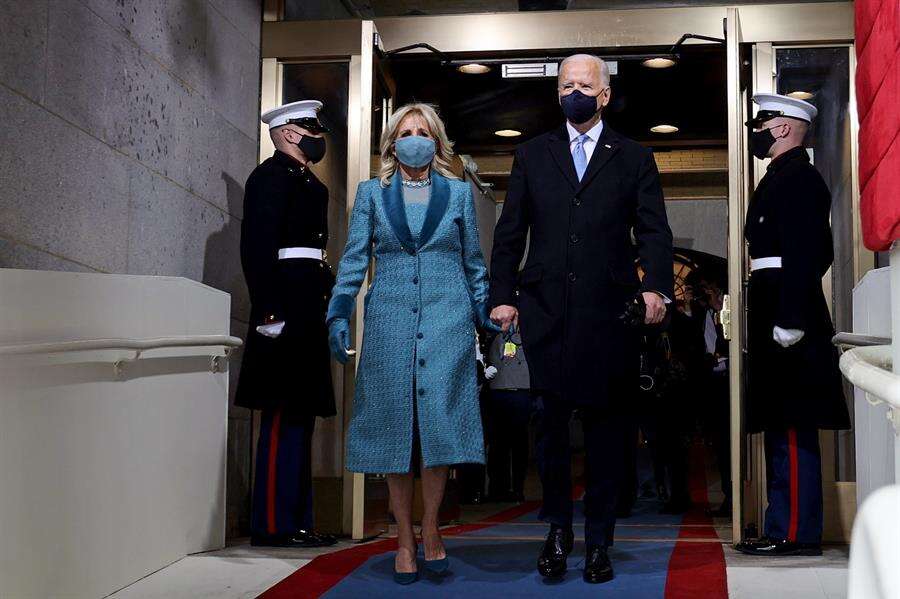 Jill Biden, primera dama, maestra trabajadora y doctora pese a quien le pese