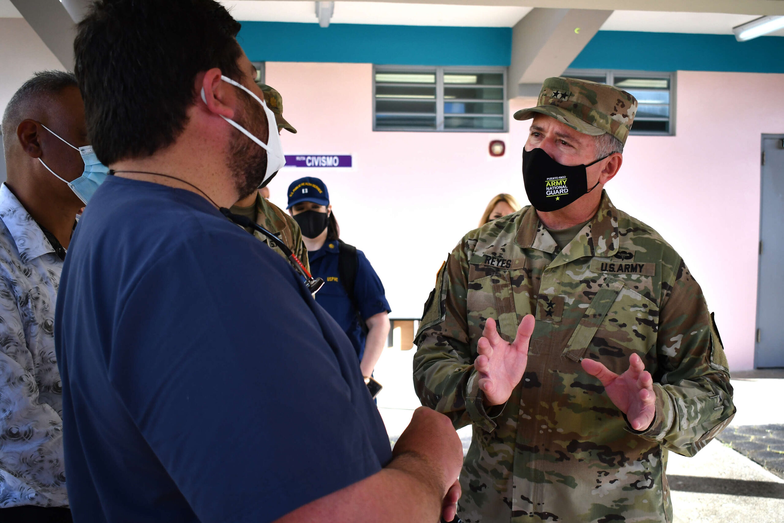 “Necesitamos más vacunas”, según el general Reyes