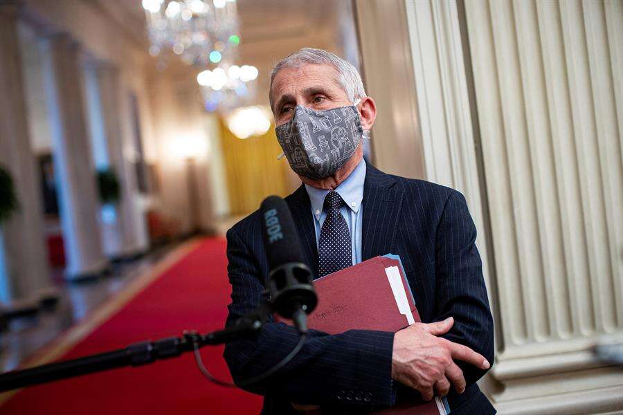 El doctor Fauci advierte que las fiestas en el Super Bowl propagarán el Covid-19