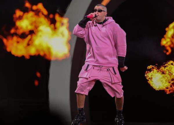 Bad Bunny se volvió viral en su »debut como luchador» en la WWE