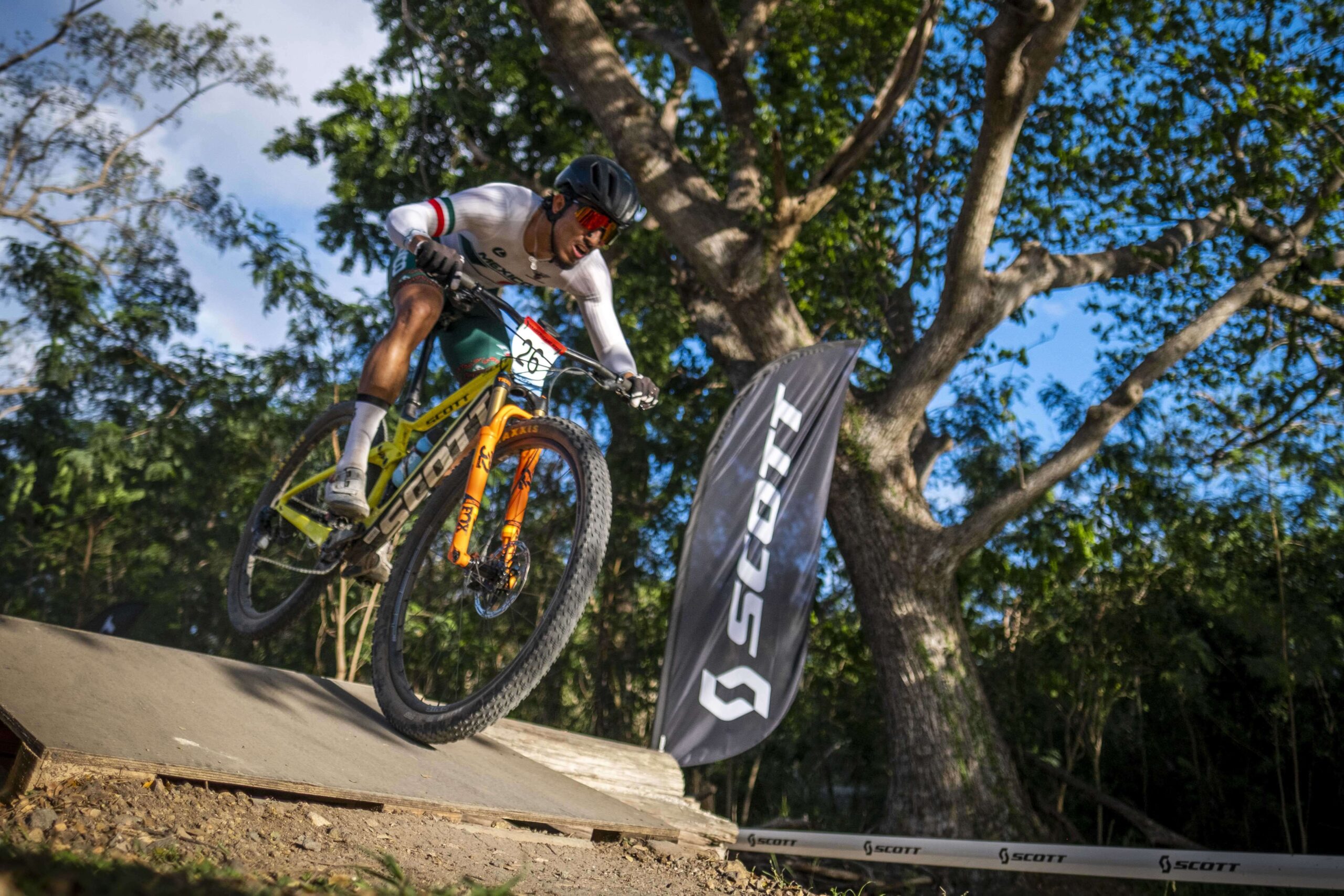 Gerardo Ulloa y Kelsey Urban se coronan en Campeonato Panamericano de Mountian Bike