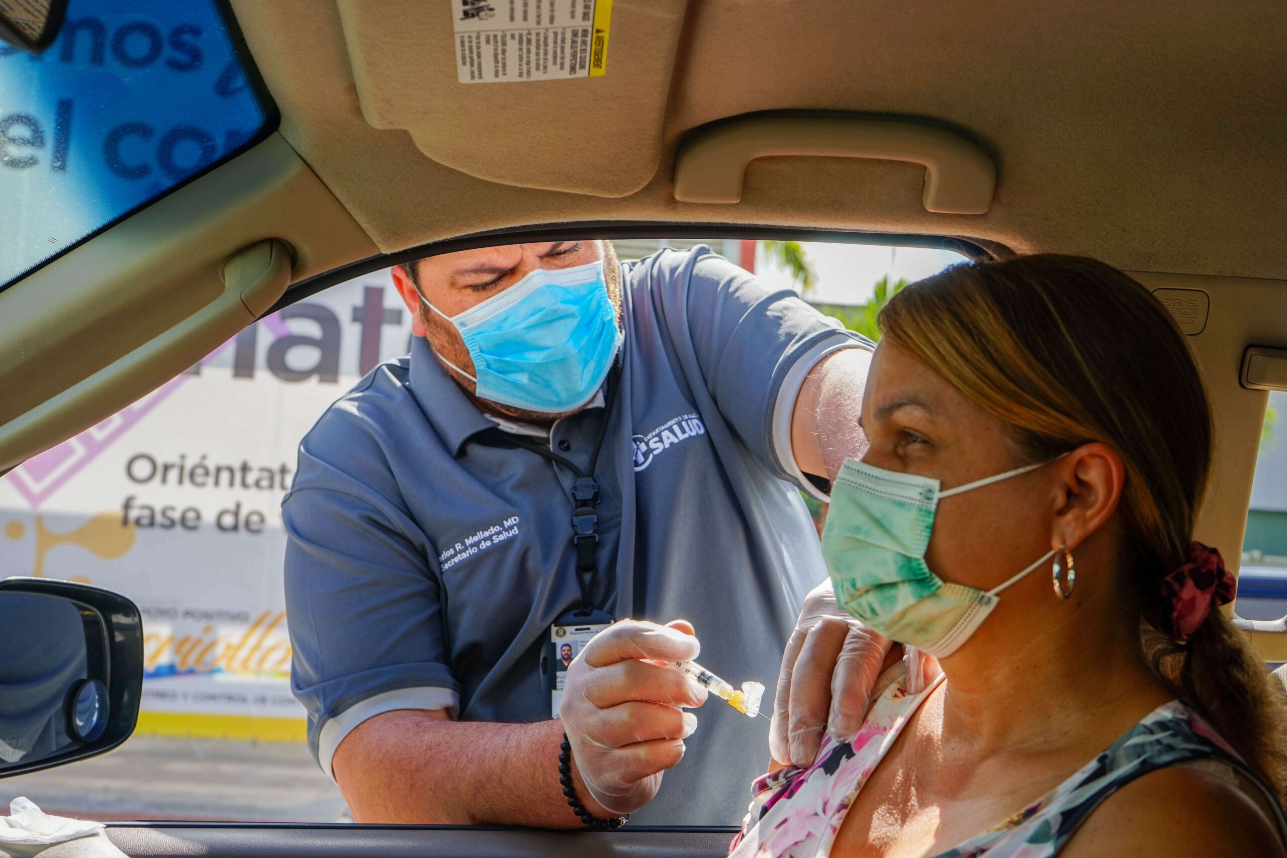 Secretario de Salud visita centros de vacunación masiva