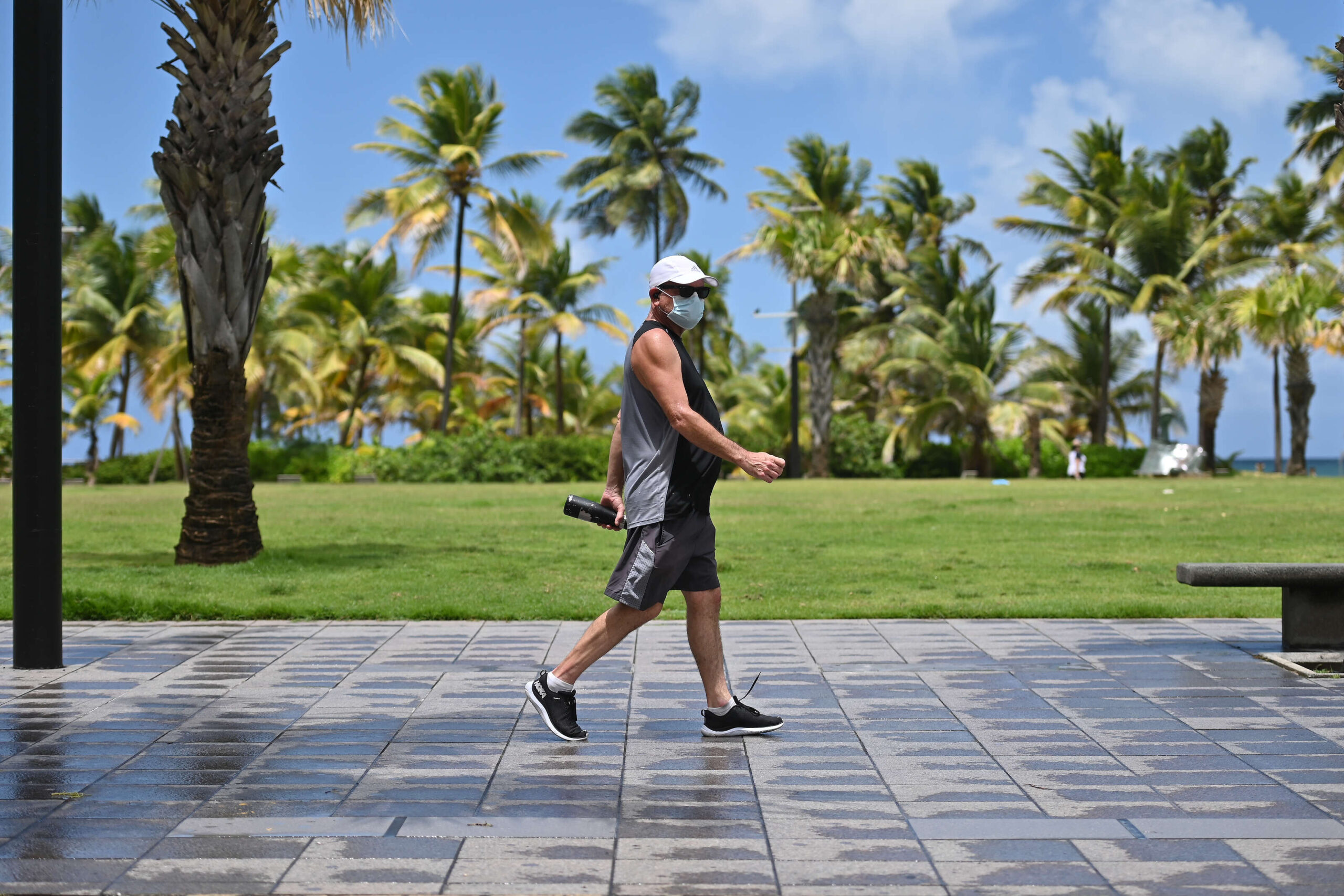 Turismo tiene desde el 2019 guardias privados en zonas donde hay descontrol de turistas
