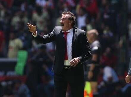 Juez emite orden de prisión contra el entrenador argentino Ricardo La Volpe