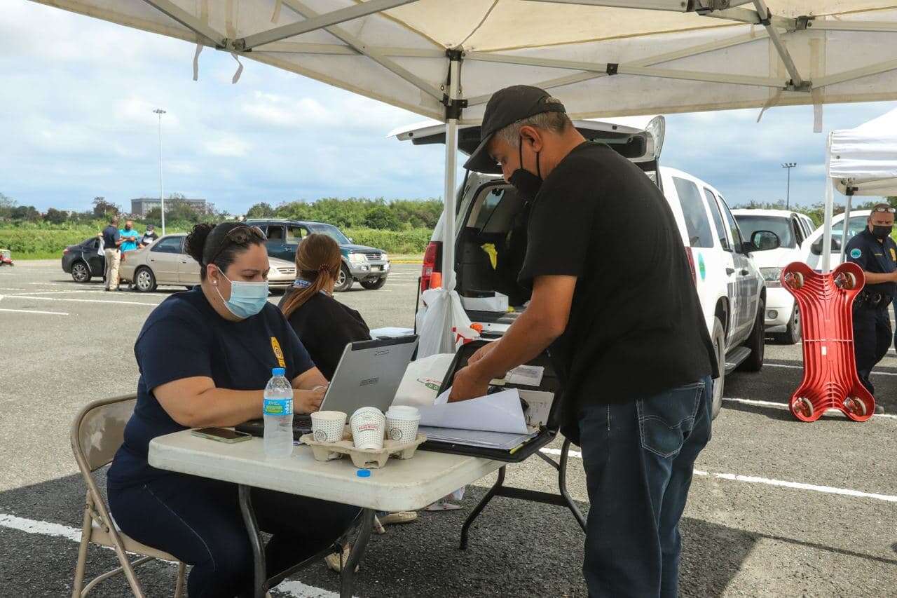 Inspeccionan más de 20 vehículos en feria del Negociado de Transporte