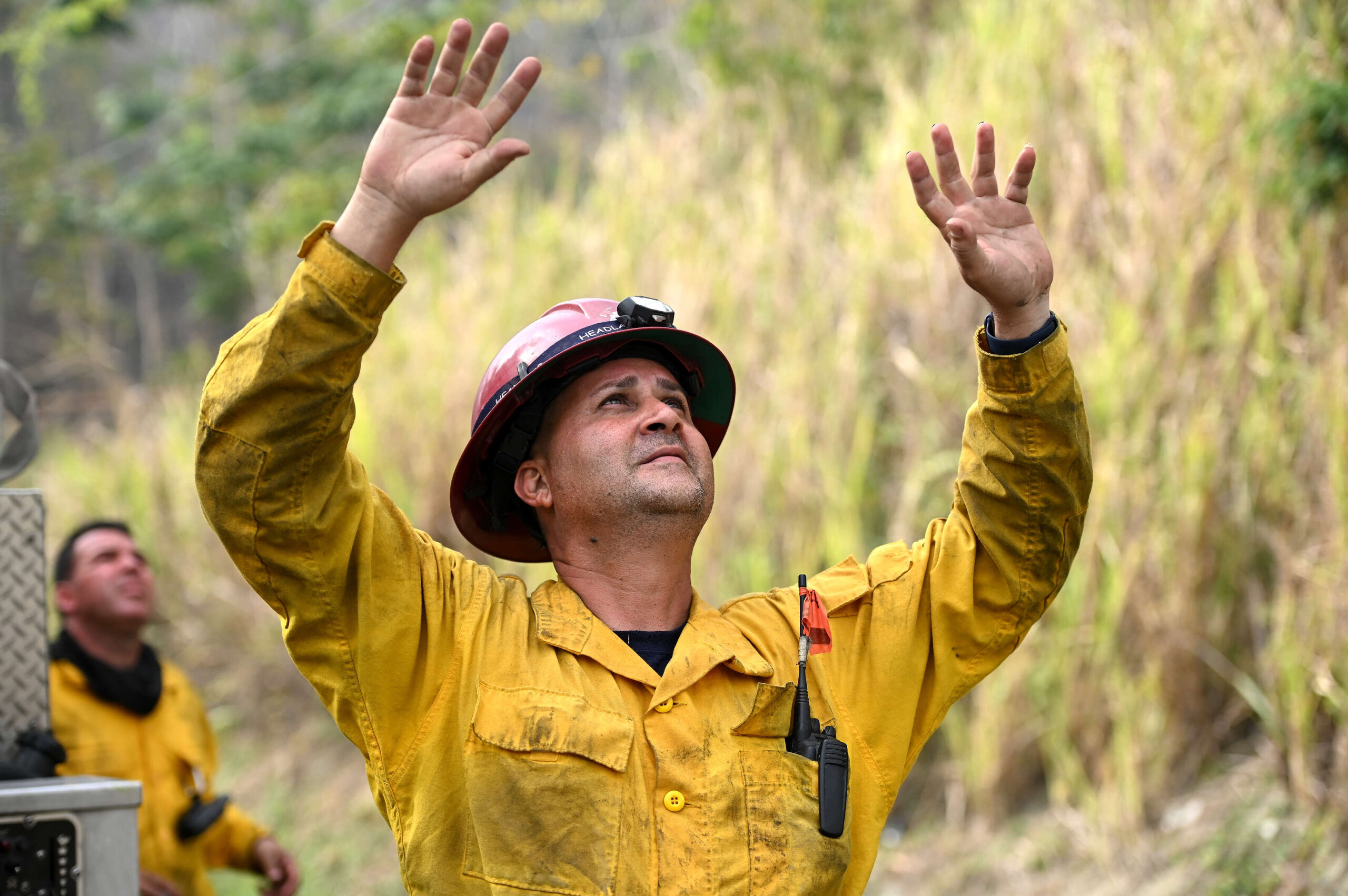 Bendición aérea los helicópteros de la G.N. para combatir incendios en Gurabo