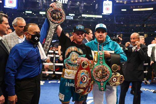 ‘Canelo’ Álvarez vence a Saunders por nocáut técnico