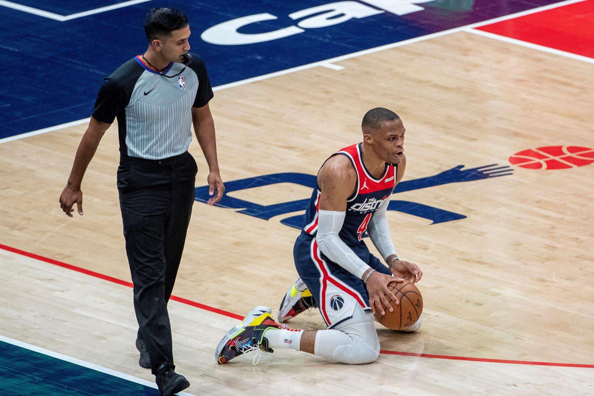 Russell Westbrook brilla con 24 asistencias y 21 rebotes