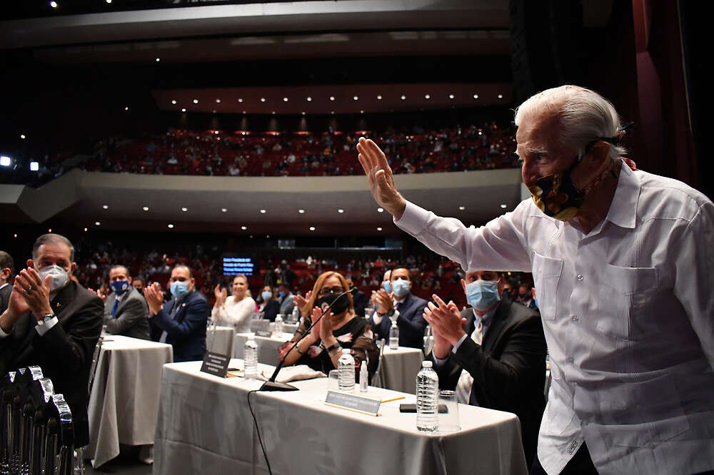 Gobernador decreta 30 días de duelo por fallecimiento de Carlos Romero Barceló