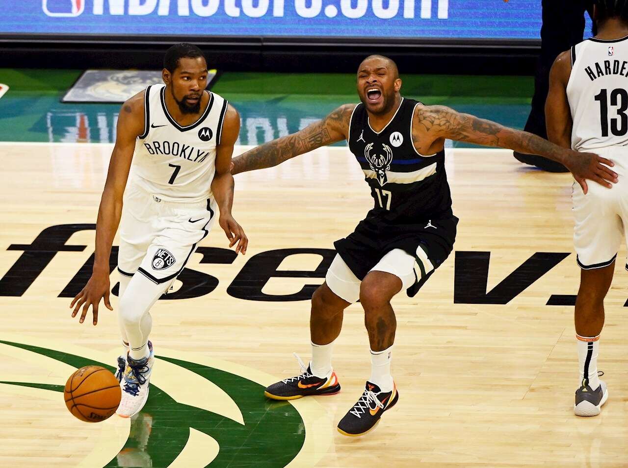 Middleton y Antetokounmpo pueden con Durant y empatan la serie