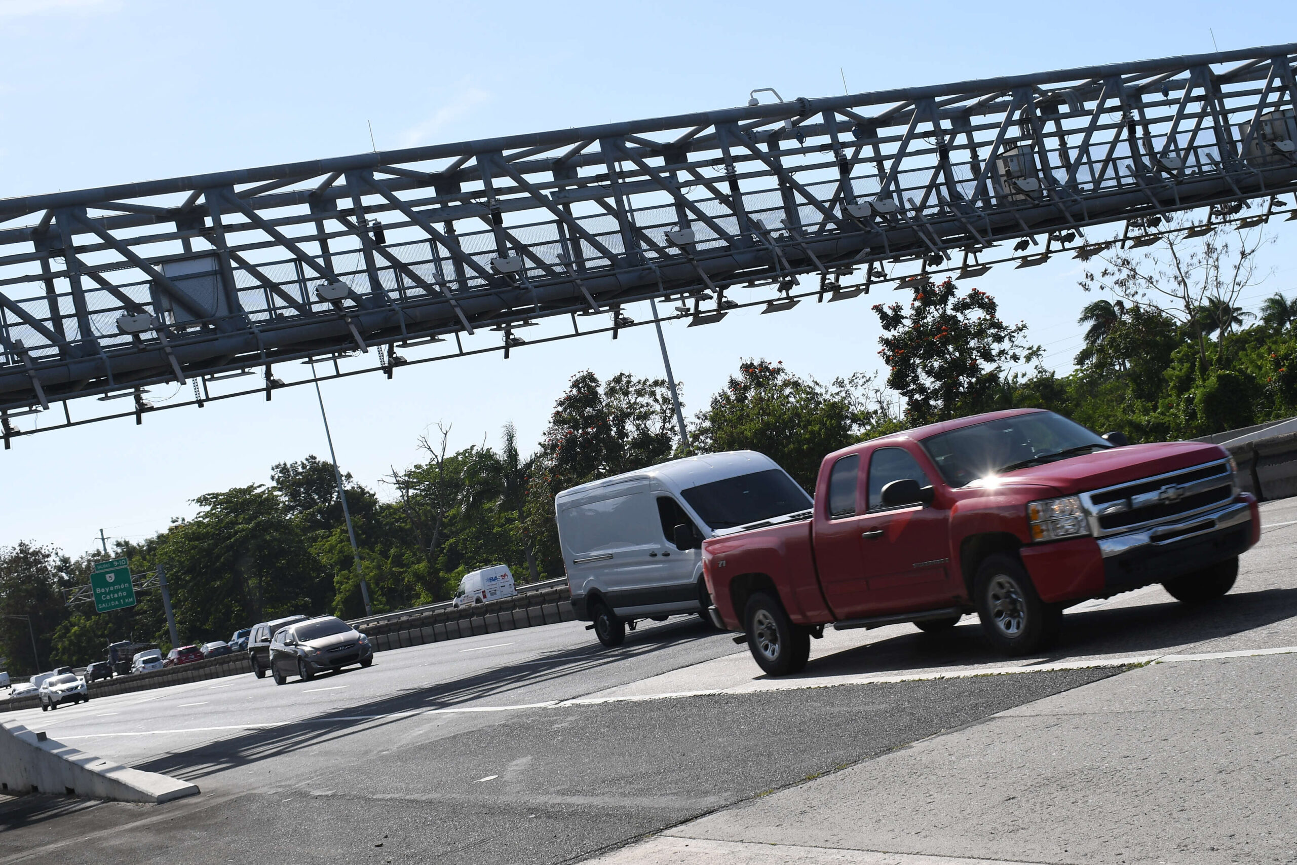 Fluye cómodo el tránsito en el día feriado