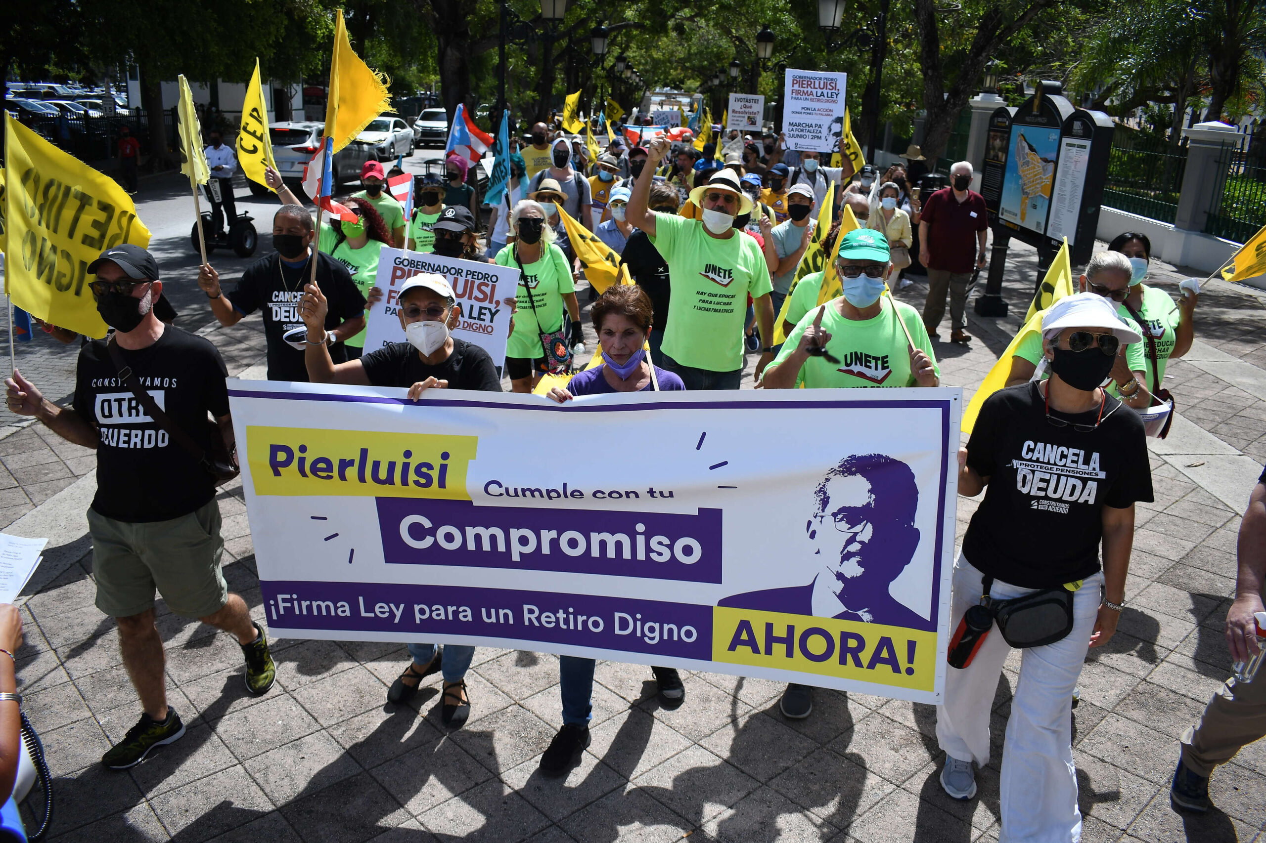 Jubilados marchan a Fortaleza por un ‘retiro digno’