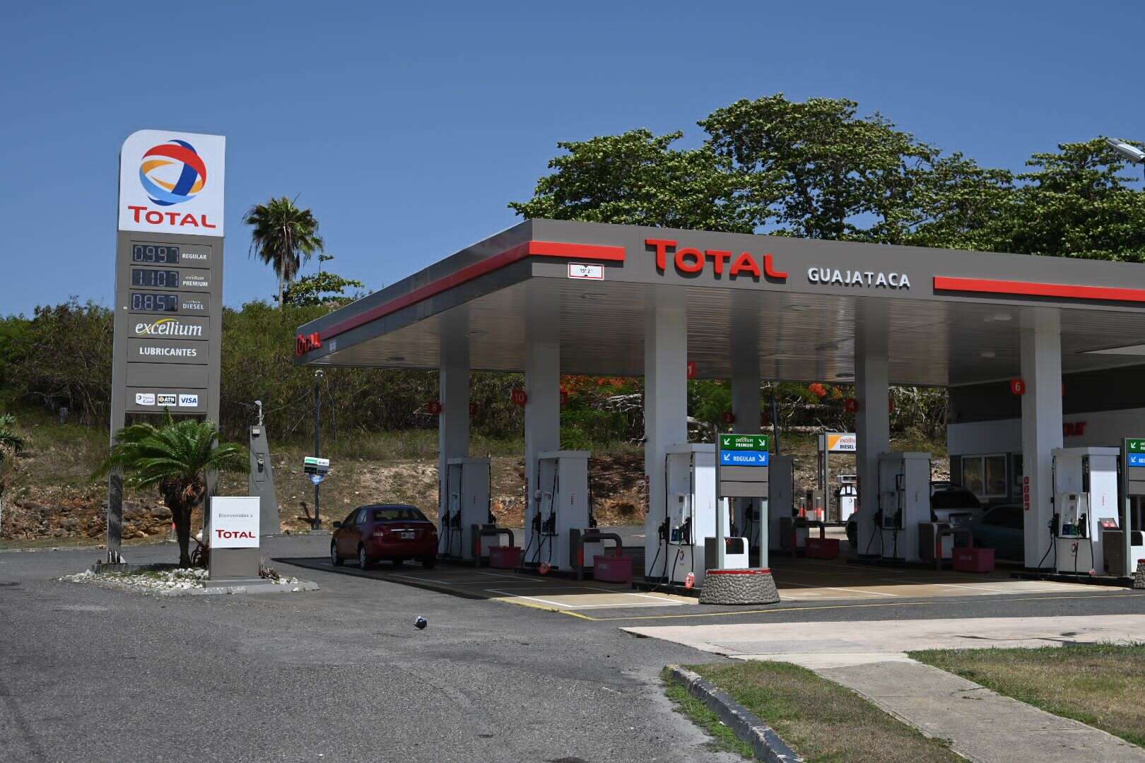 DACO envía inspectores tras denuncias de altos precios en la gasolina