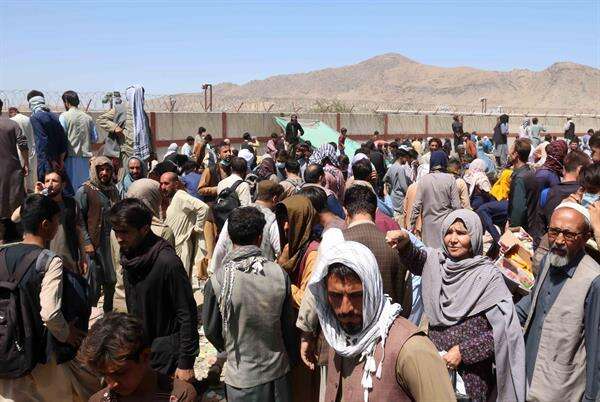 Miles de afganos se quedan atrapados en Kabul ante el fin de los desalojos