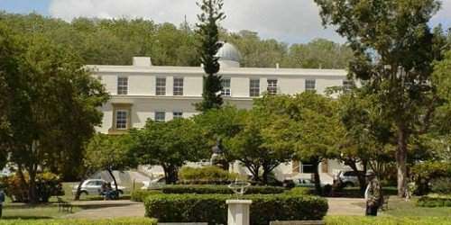 Estudiantes no vacunados de la UPR de Cayey recibirán una baja administrativa