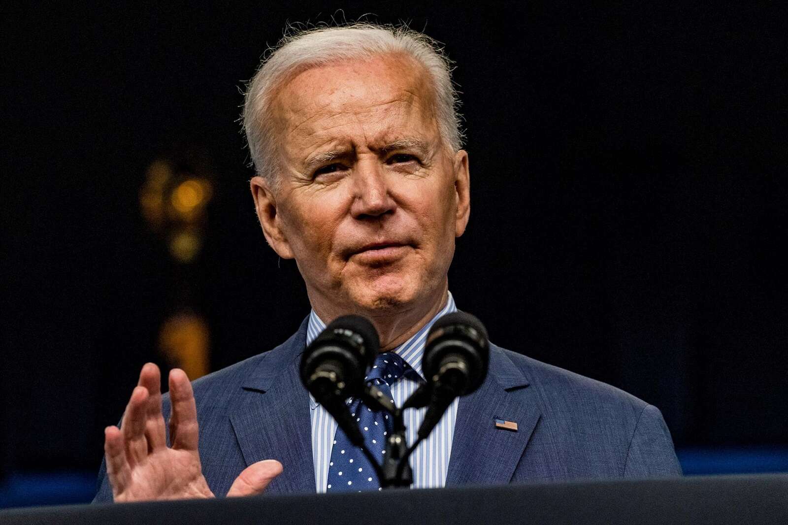 Biden lanza advertencia a los talibanes en Afganistán