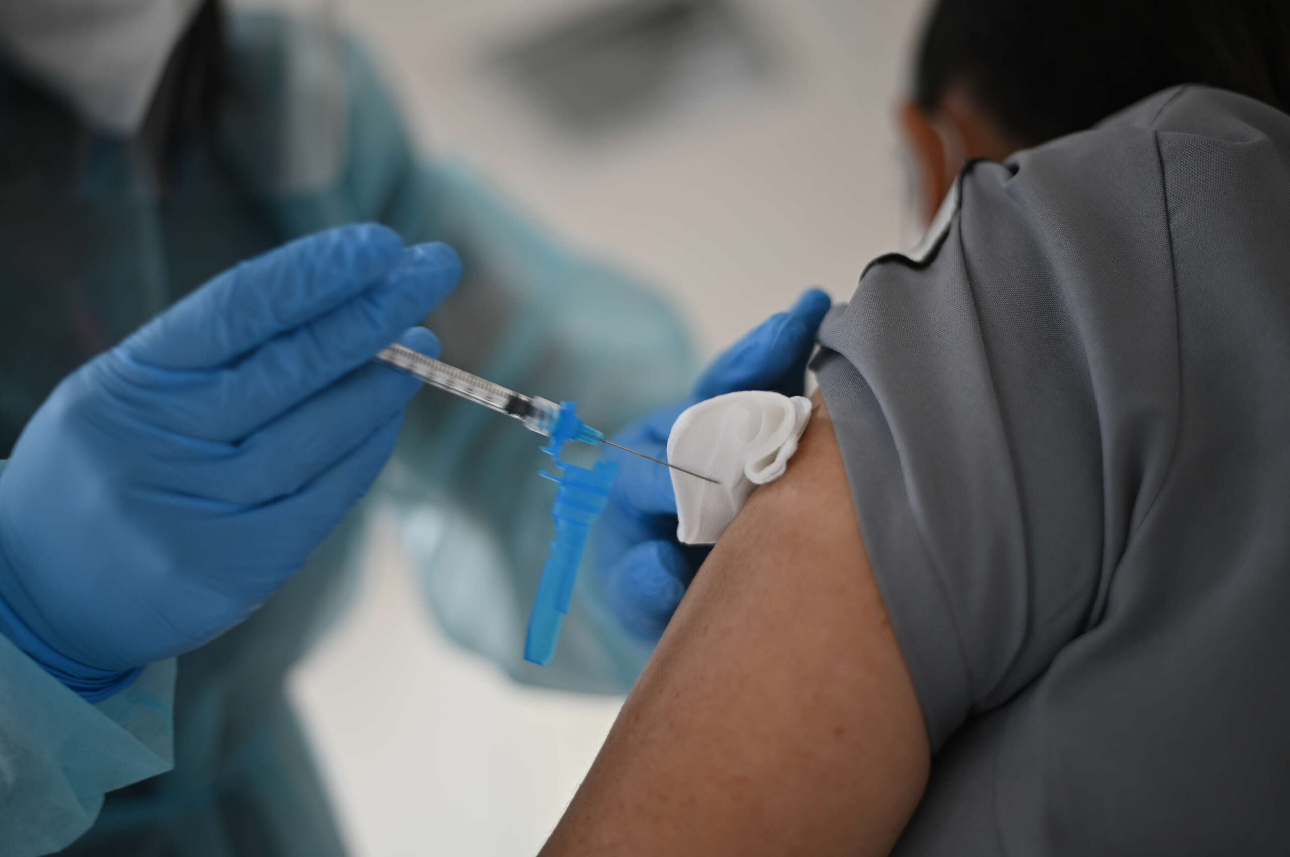 Nuevo estudio confirma efectividad de la vacuna contra el COVID-19