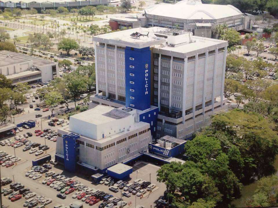 Arrestan a individuo que agredió de un puño a agente en el Cuartel General