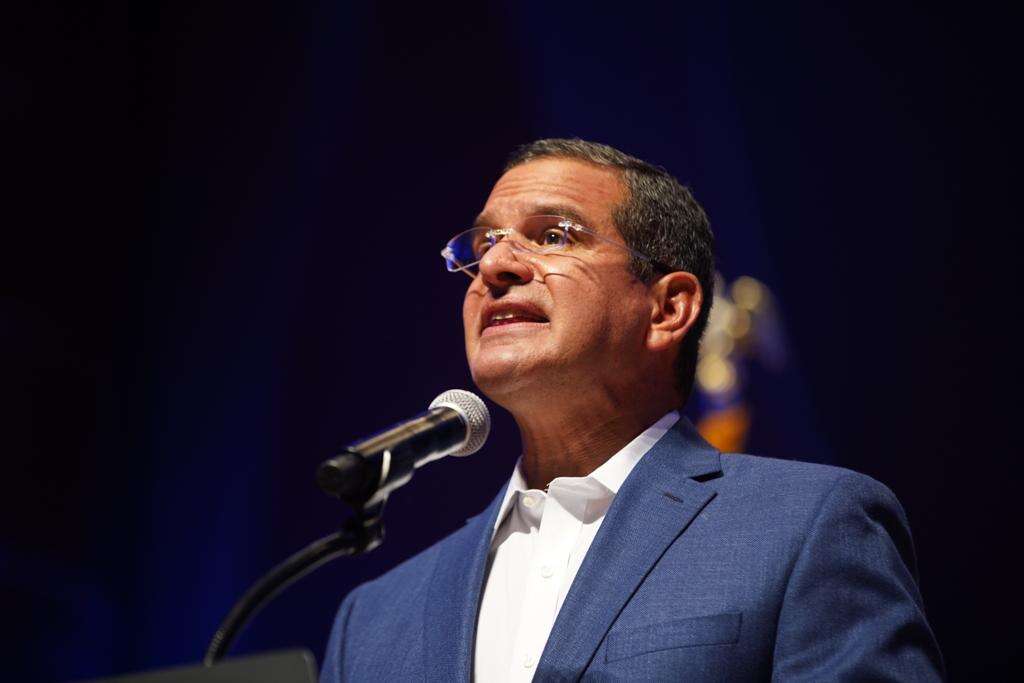 Gobernador advierte a dueños de restaurantes que podría exigirles pedir pruebas de vacunas