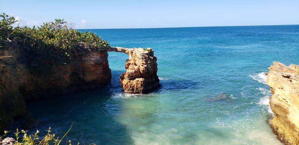 Recursos Naturales alerta sobre peligrosidad de puente de piedra en Cabo Rojo