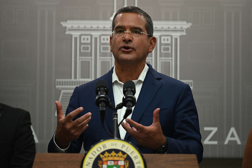 Gobernador asegura que no habrán más casas con toldos azules