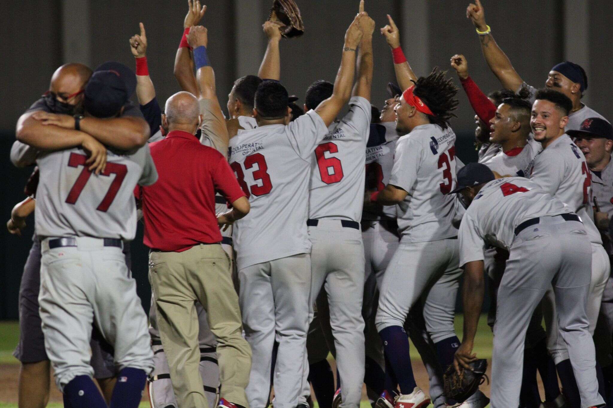 Grises de Humacao ganan su división por primera vez en 52 años