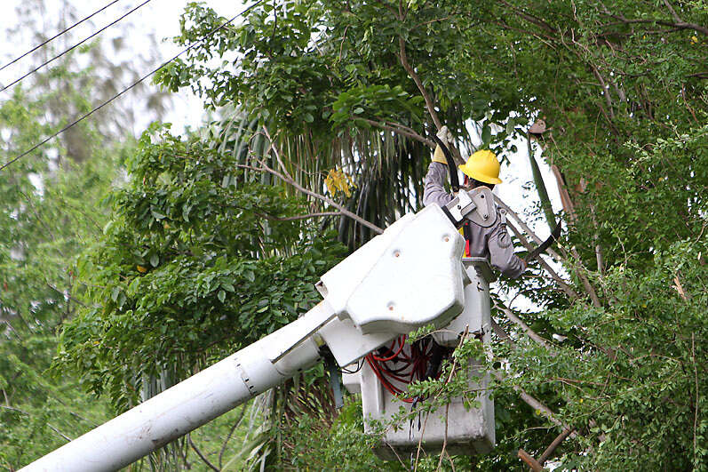 Alcalde de Aguadilla declara la guerra al gobernador y llama a salir a las calles contra LUMA Energy