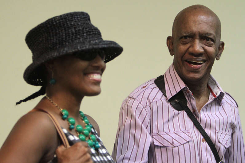 Viuda de Roena demanda a los hijos y pide estar presente en actos fúnebres