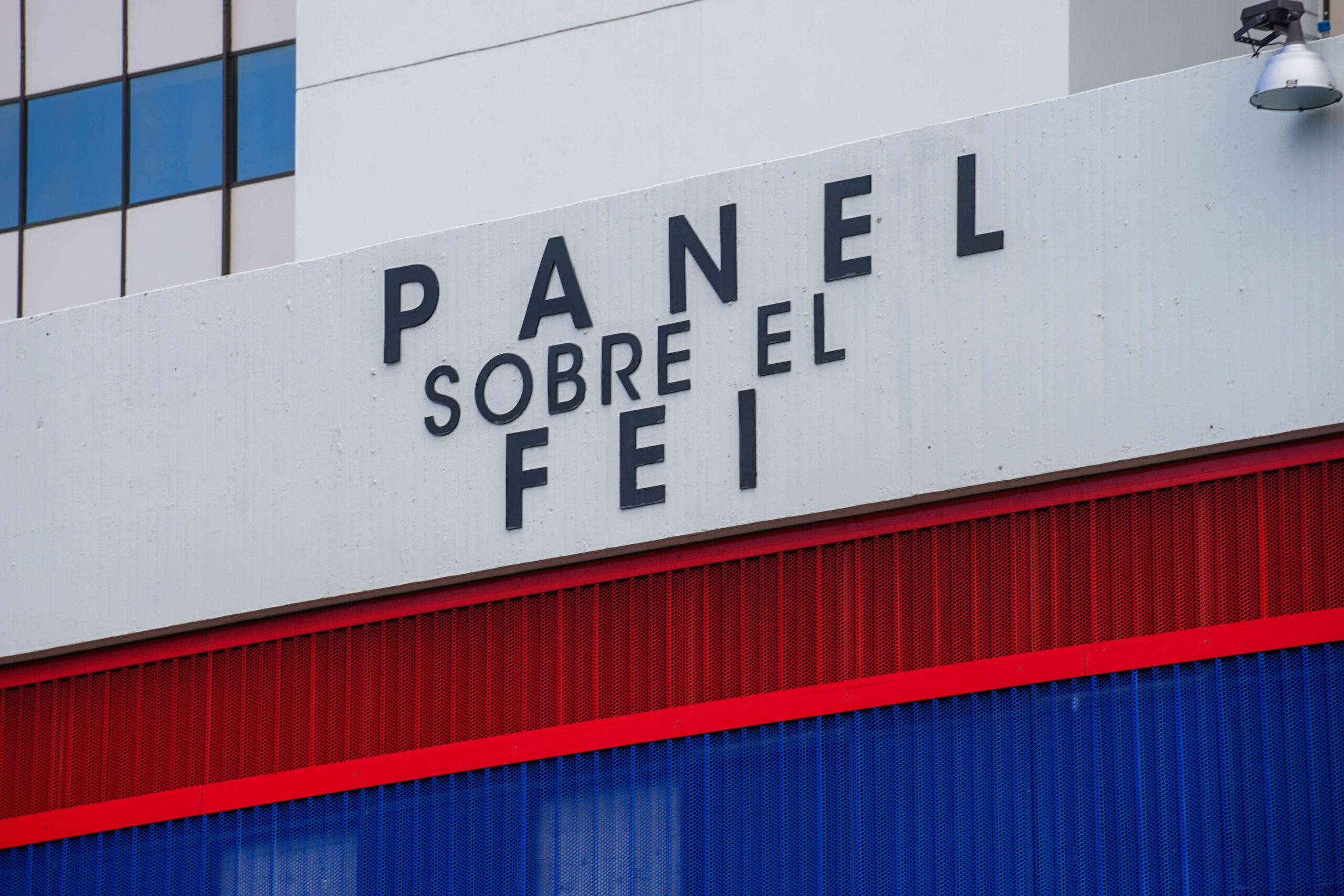 FEI presentará cargos por compras fallidas de pruebas covid-19