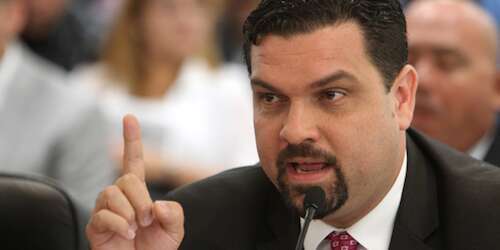 Denuncian hay impuesto ilegal al sol en plan de reestructuración de la AEE