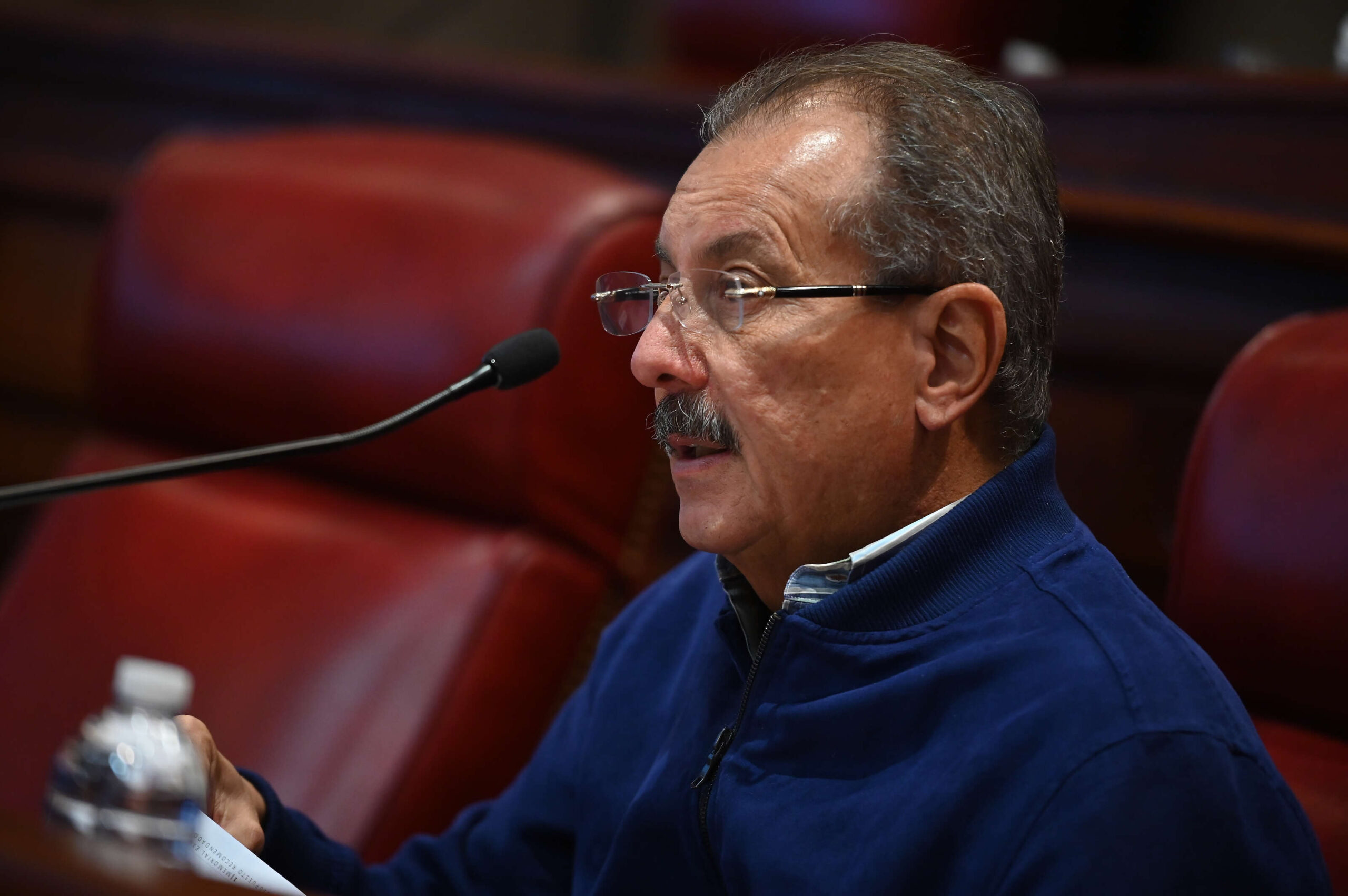 Senado aprueba aumentar el salario mínimo de los empleados públicos