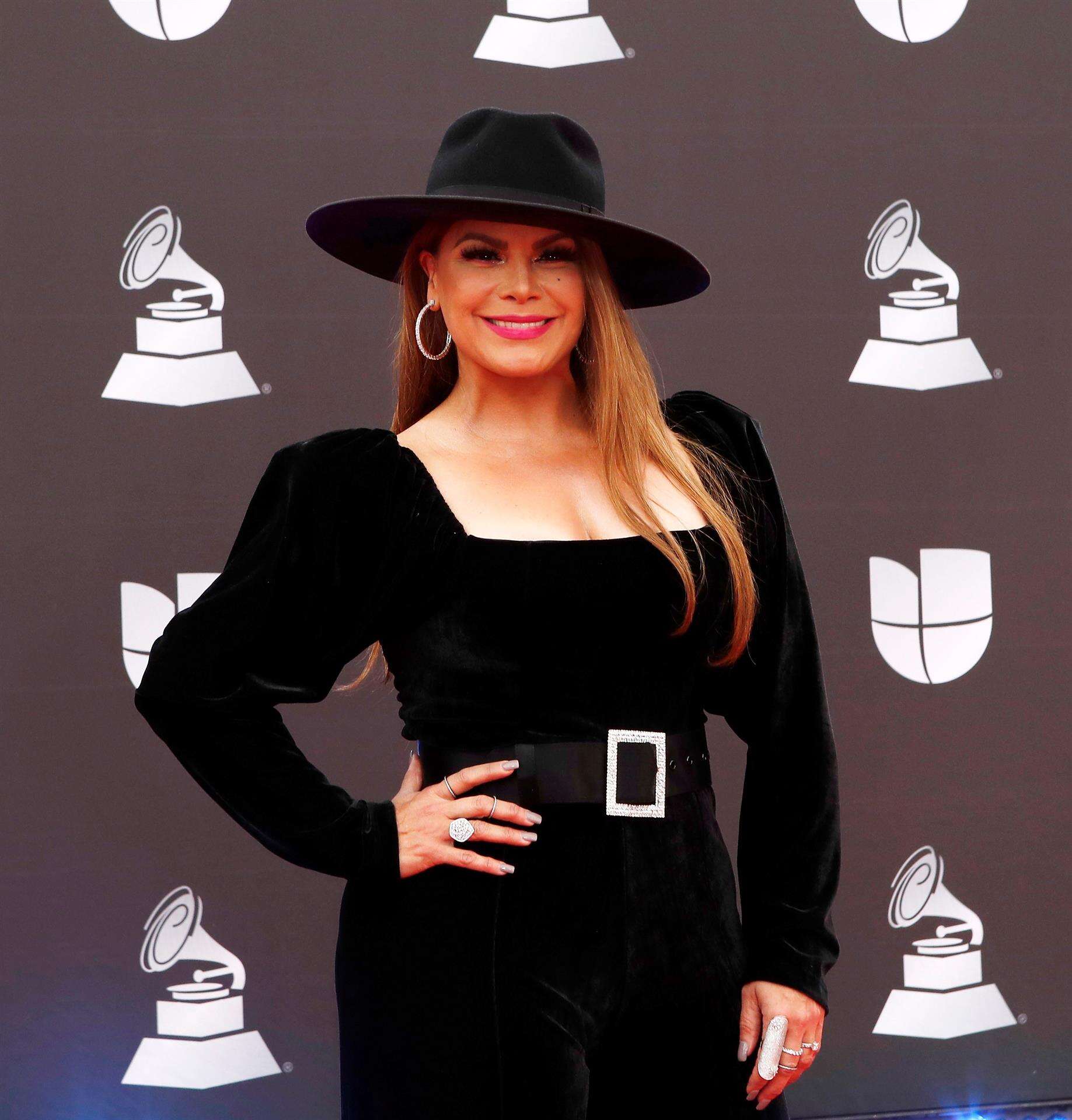 Olga Tañón y Jon Z estrenan «El jala jala remix»