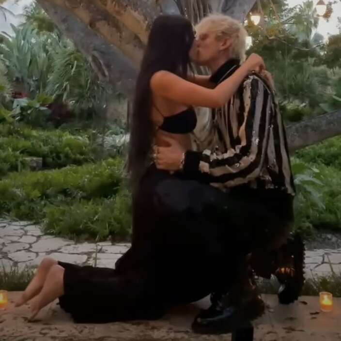 Actriz Megan Fox se compromete en Puerto Rico