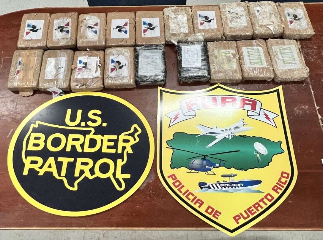 Hallan varios paquetes de cocaína flotando en Palominos